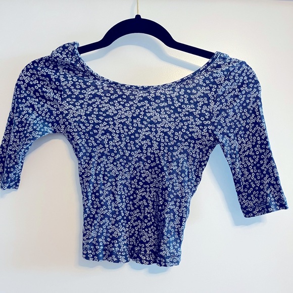 Cute blue top hear 💙 - Picture 2 of 2